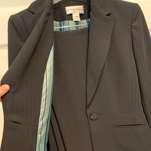 Women’s Pants Suit